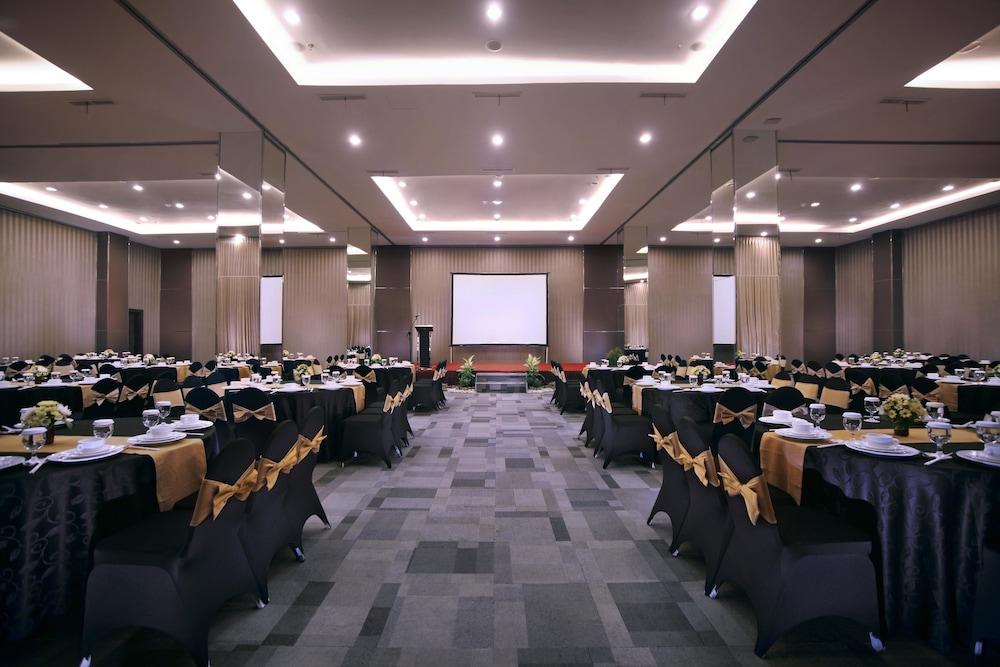 Aston Jember Hotel & Conference Center Bagian luar foto