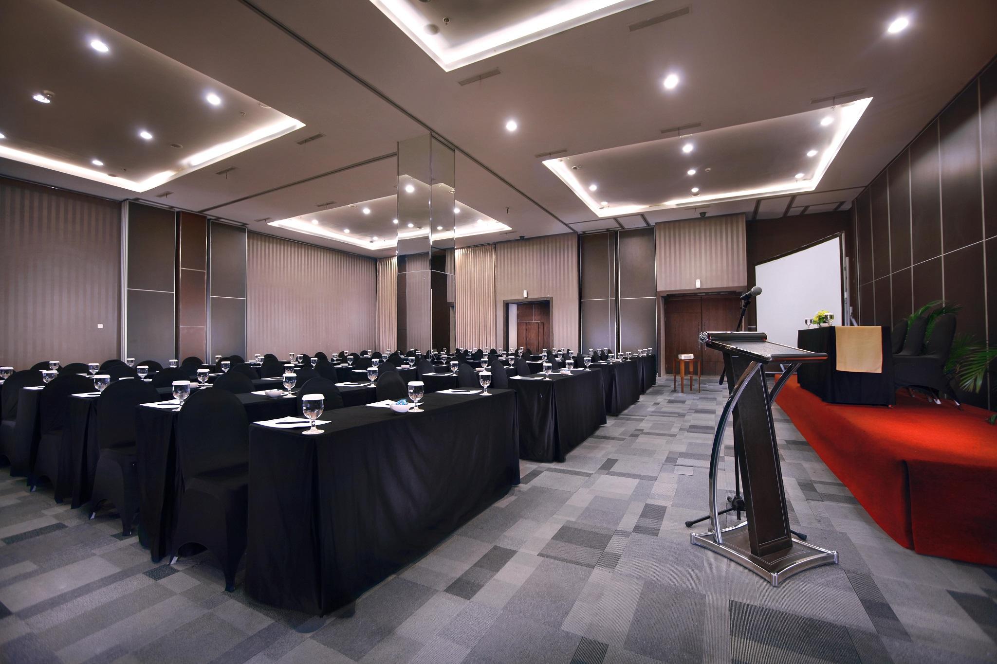 Aston Jember Hotel & Conference Center Bagian luar foto